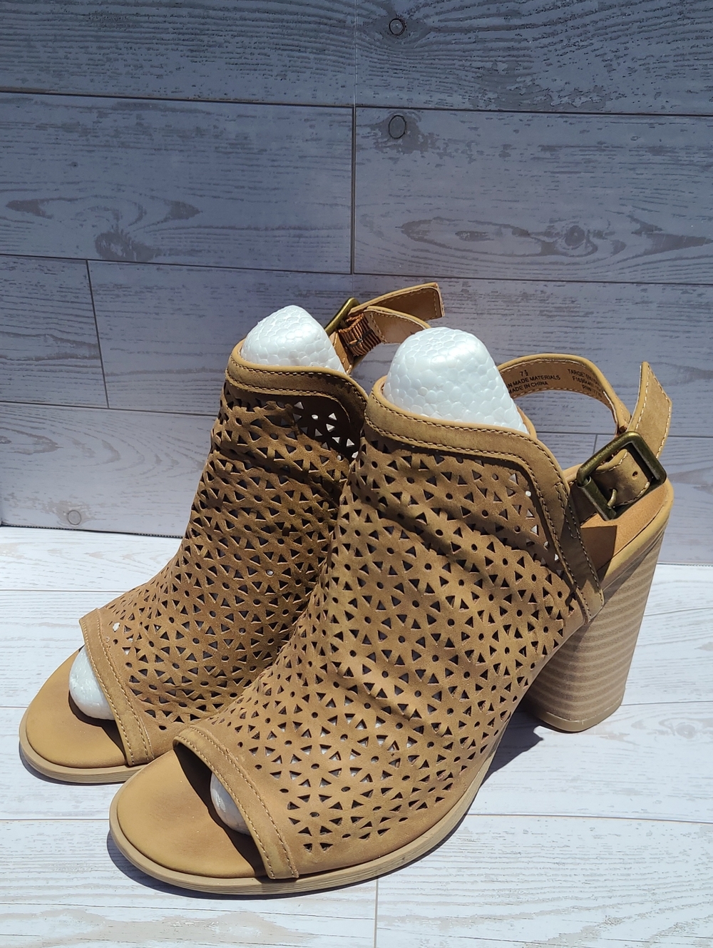 Universal Thread Peep-toe Block Heel Sandals Women’s Size 7.5 Tan